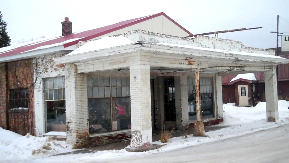 Hand Carved Poplar Gas Station Wood Carvings 